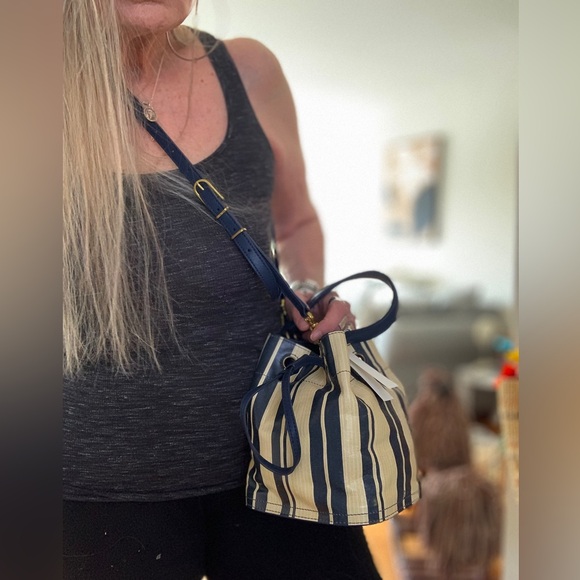 NWT TORY BURCH PAINTED STRIPE BUCKET CROSSBODY BAG (I) - Picture 4 of 8